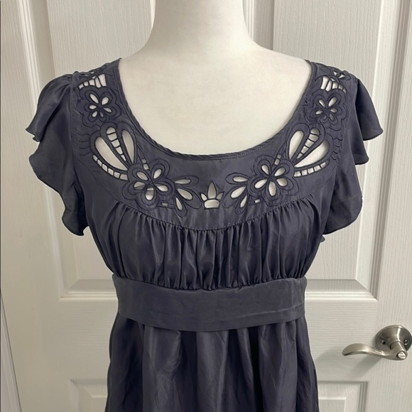 Gray Baby Doll Mini Dress Cut Out Floral Design Front & Back 100% Silk Size 6 - Picture 2 of 10